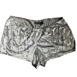 Tahari Silver Gray Lounge Short